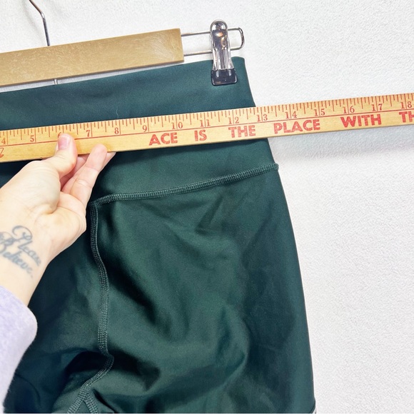 ALO Yoga Sequence Reflective Leggings in Forest Green - Picture 7 of 9